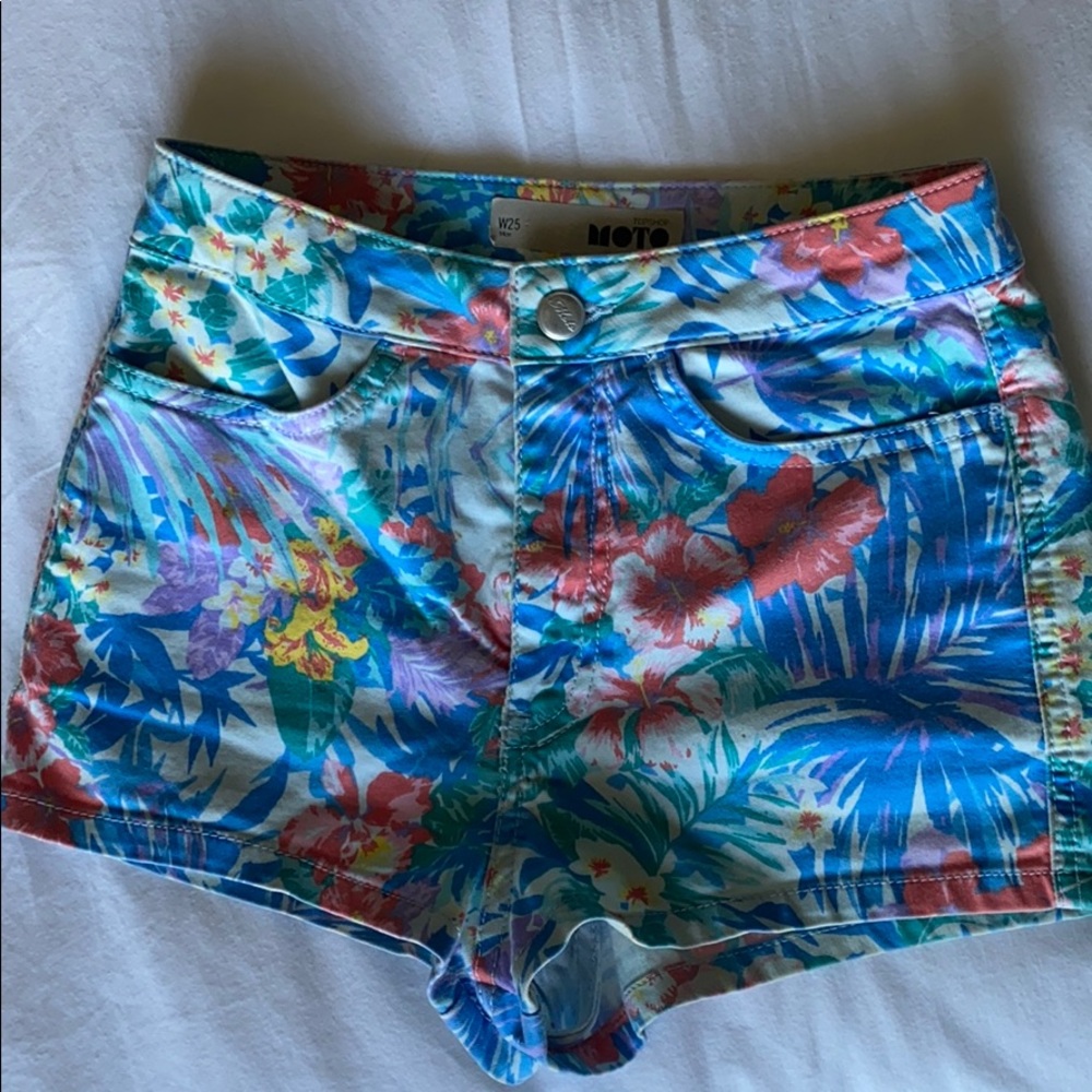 Topshop mid waisted tropical floral shorts